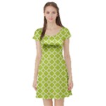 Spring green quatrefoil pattern Short Sleeve Skater Dress