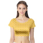 Sunny yellow quatrefoil pattern Short Sleeve Crop Top (Tight Fit)