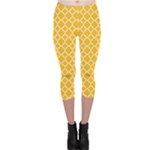 Sunny yellow quatrefoil pattern Capri Leggings 