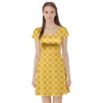 Sunny yellow quatrefoil pattern Short Sleeve Skater Dress
