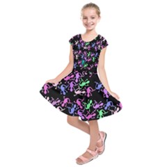 Purple Lizards Pattern Kids  Short Sleeve Dress by Valentinaart