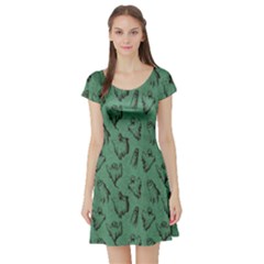 Green Halloween Seamless Design Pattern Short Sleeve Skater Dress by CoolDesigns