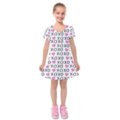 Xo Valentines Day Pattern Kids  Short Sleeve Velvet Dress by Valentinaart