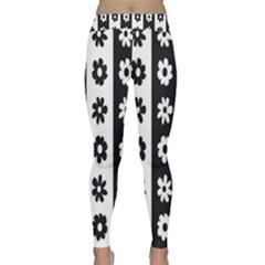 Black-and-white-flower-pattern-by-zebra-stripes-seamless-floral-for-printing-wall-textile-free-vecto Classic Yoga Leggings